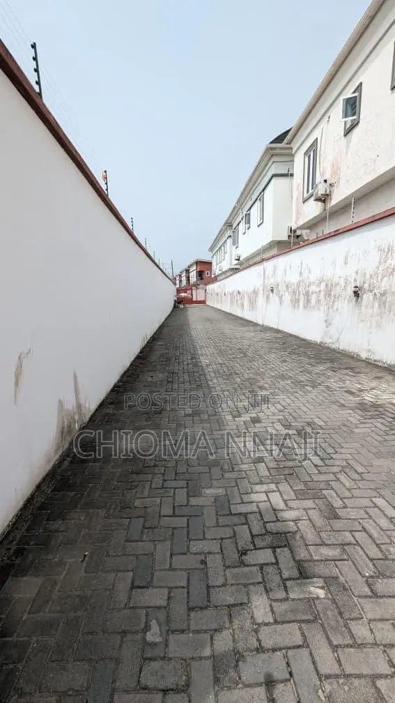 4bdrm Duplex in Lekki for rent
