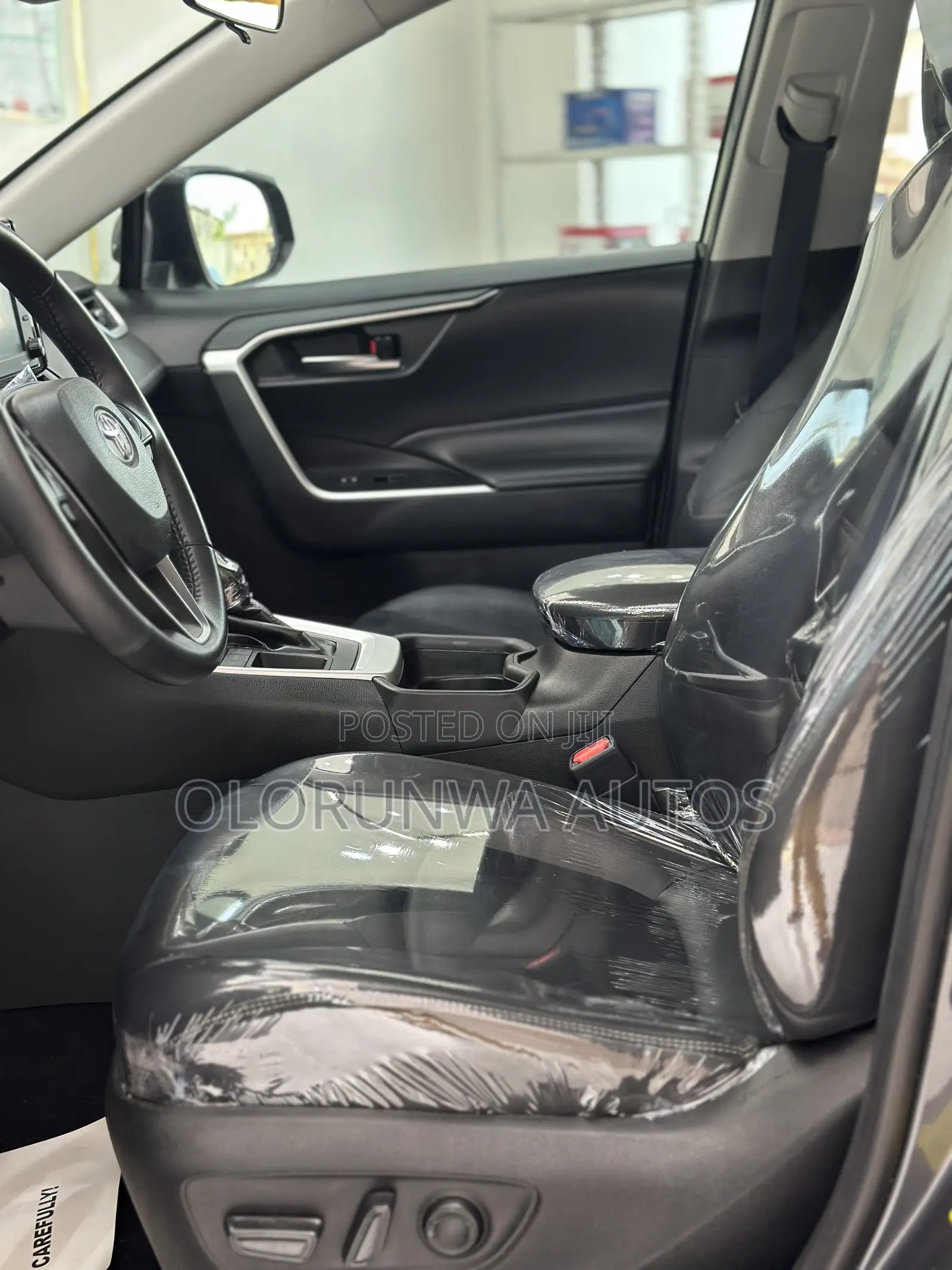 Toyota RAV4 XLE FWD 2020