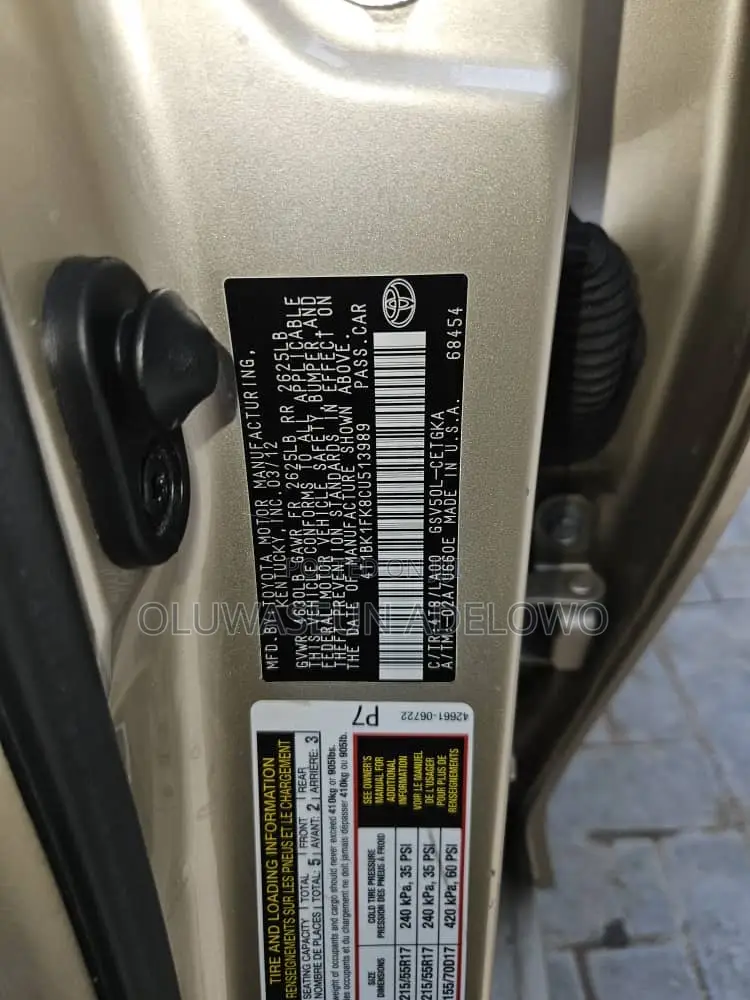 Toyota Camry XLE V6 4dr Sedan (3.5L 6cyl 6A) 2012 Gold