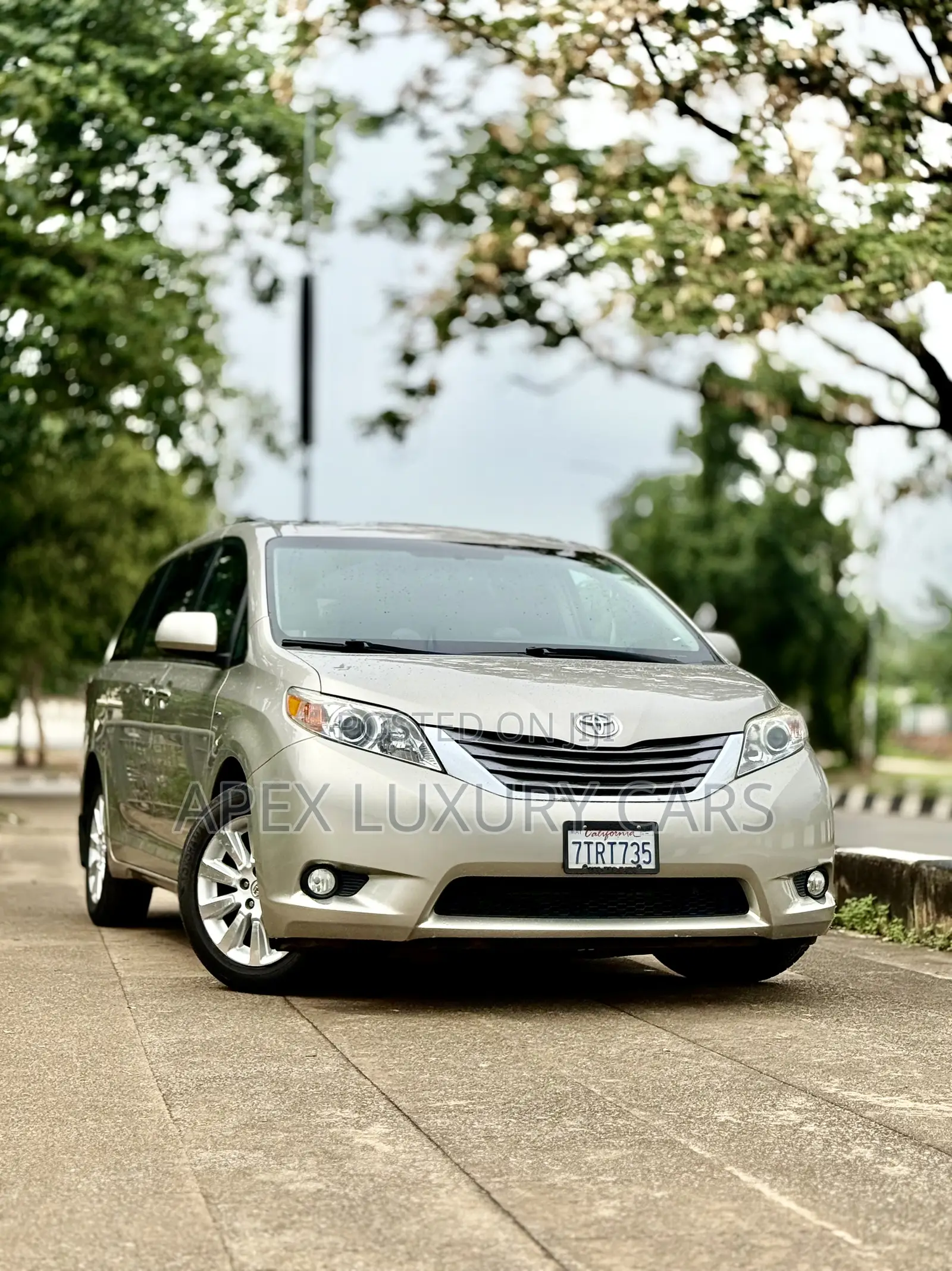 Toyota Sienna 2016 Gold