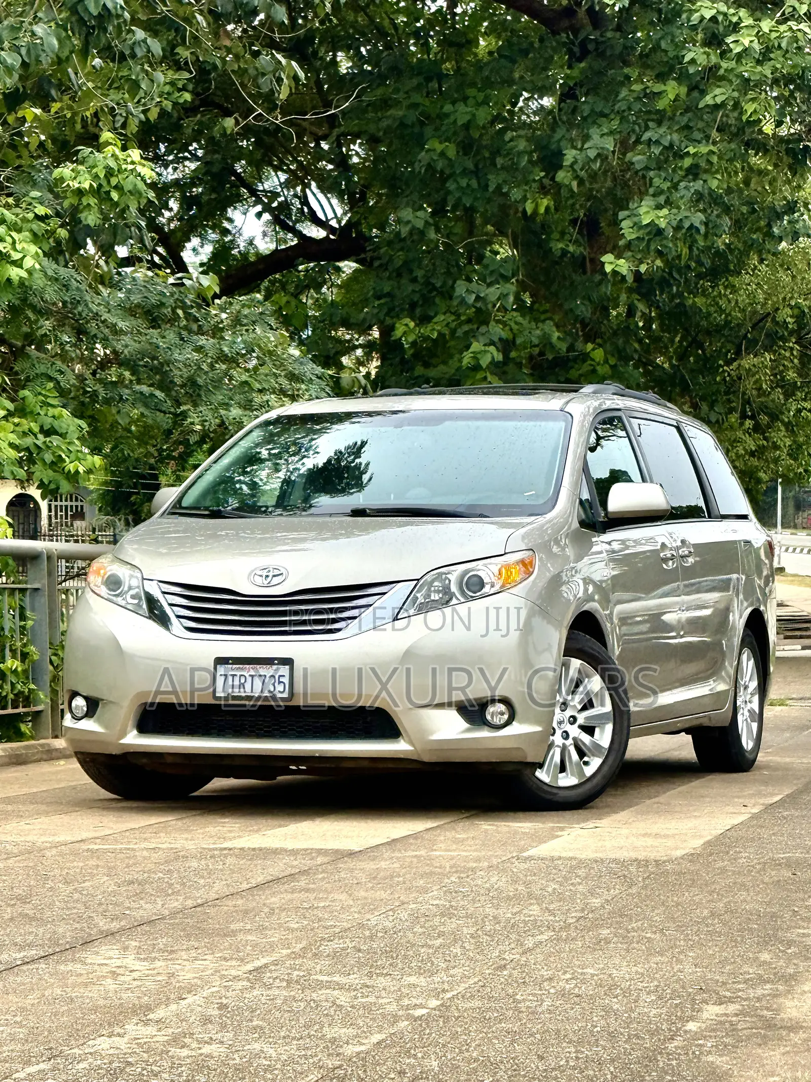 Toyota Sienna 2016 Gold