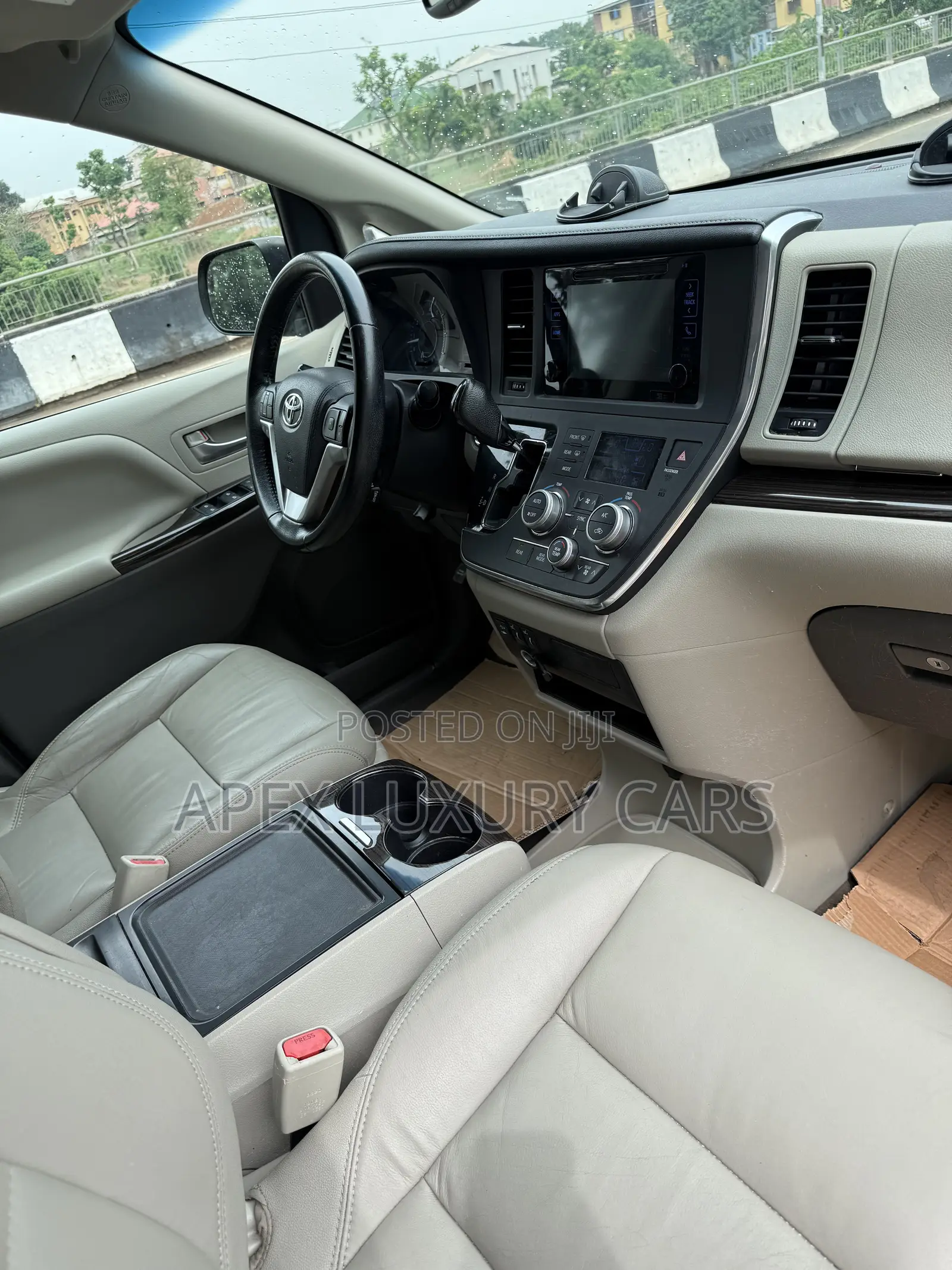Toyota Sienna 2016 Gold