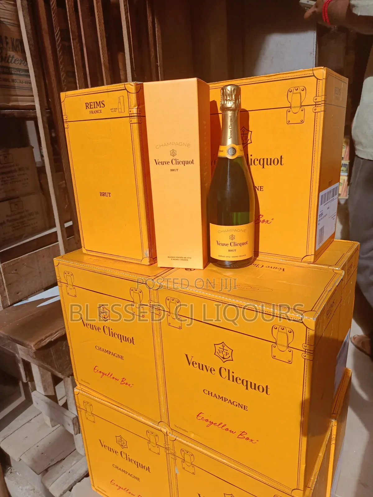 Vueve Cliqout Brut Champagne by 12 Bottles