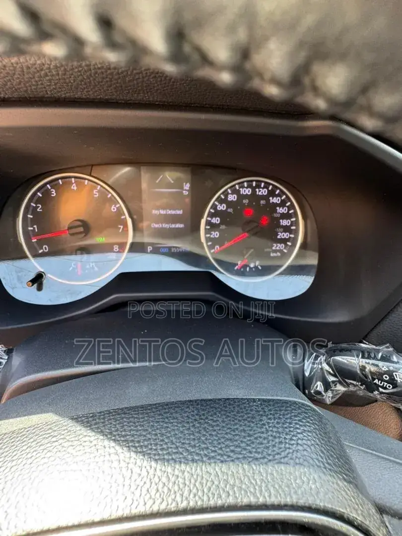 Toyota RAV4 Limited 2021 Blue