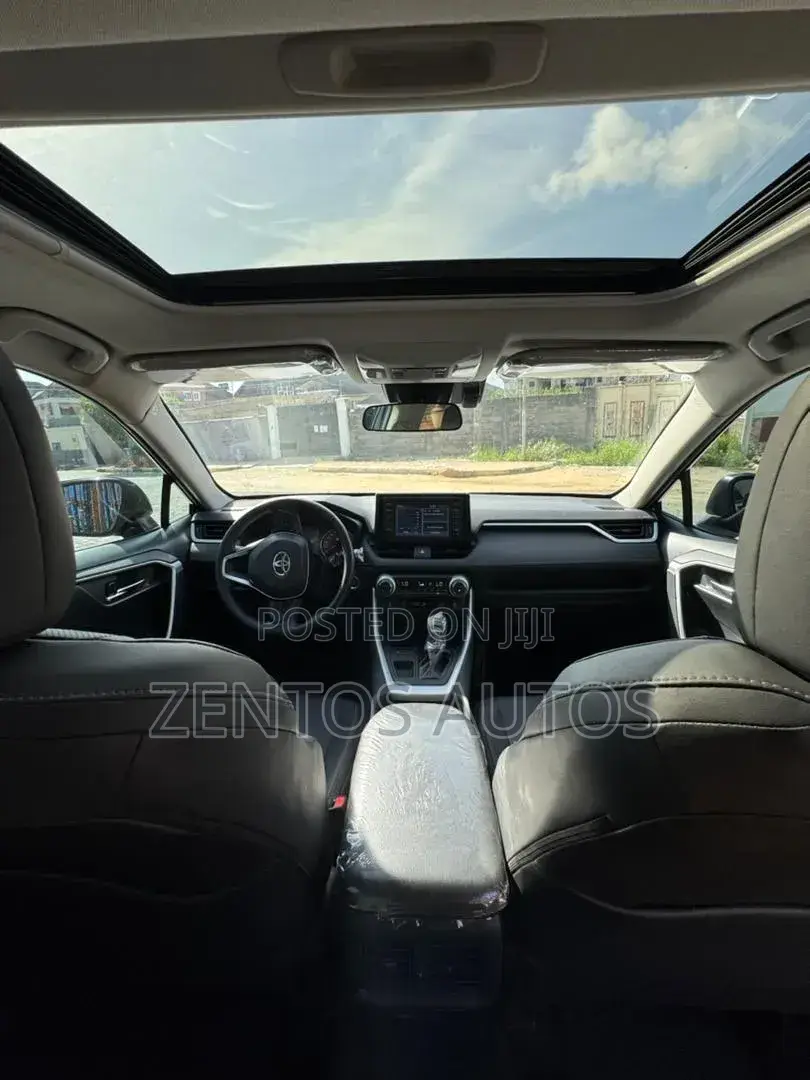 Toyota RAV4 Limited 2021 Blue