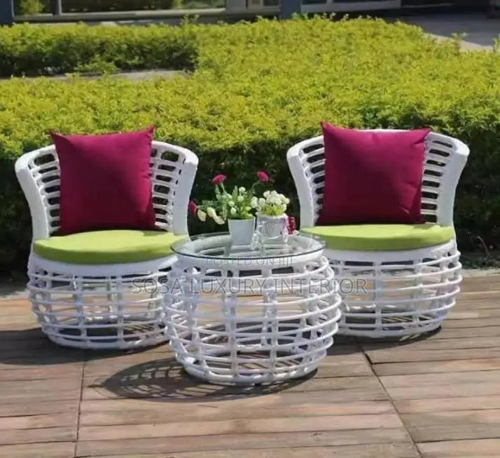 Modern White Wicker Outdoor Lounge Chairs With Table