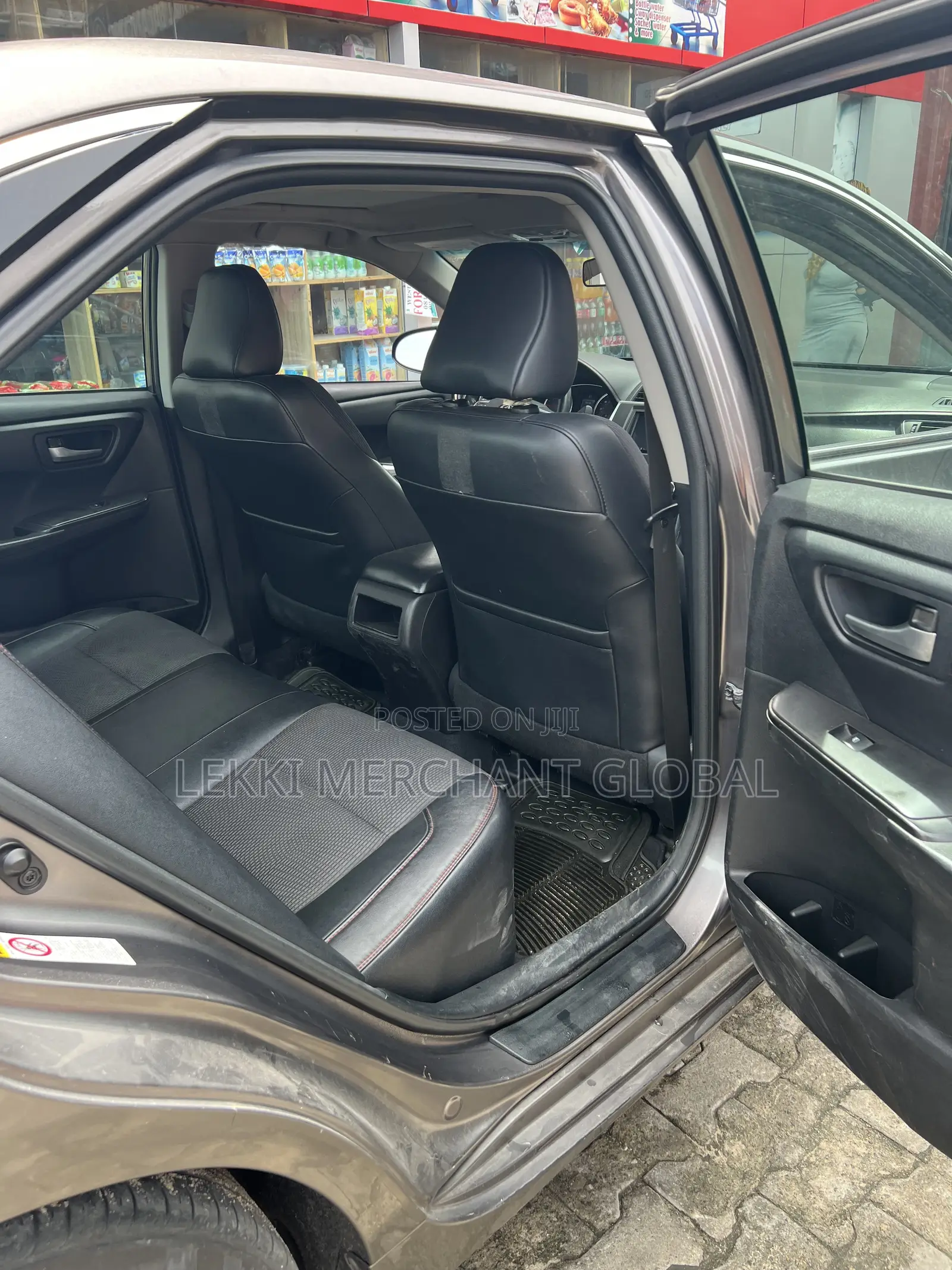 Toyota Camry SE 4dr Sedan (2.5L 4cyl 6A) 2017 Gray