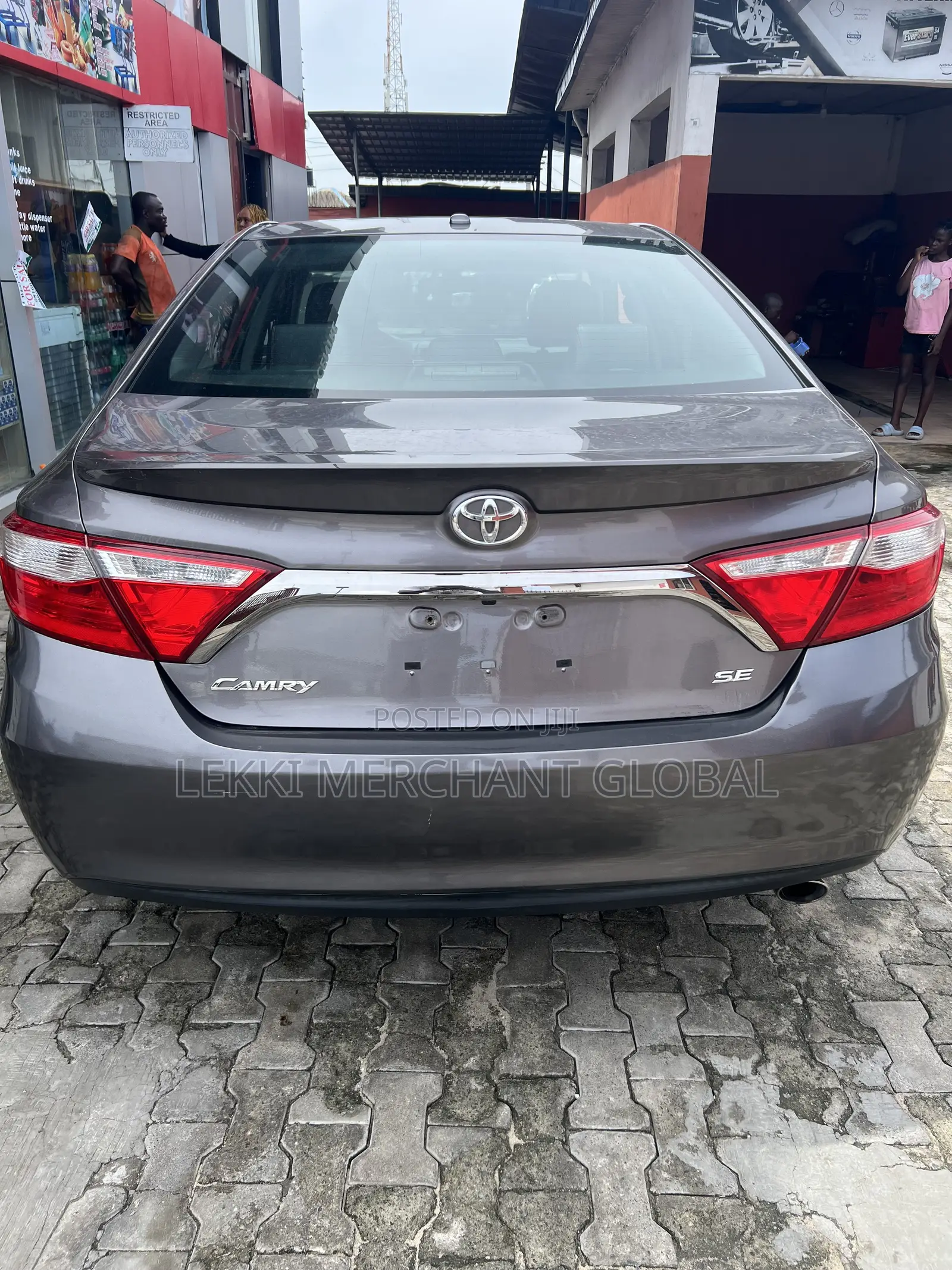 Toyota Camry SE 4dr Sedan (2.5L 4cyl 6A) 2017 Gray