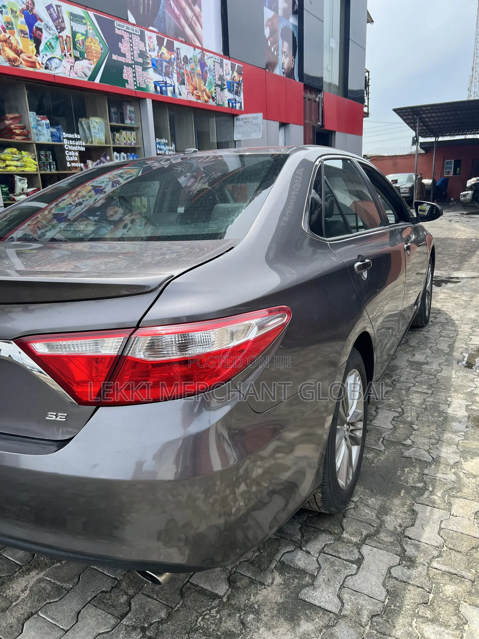 Toyota Camry SE 4dr Sedan (2.5L 4cyl 6A) 2017 Gray