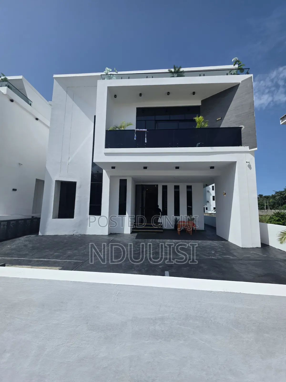 5bdrm Duplex in Discovery Estate, Chevron for sale