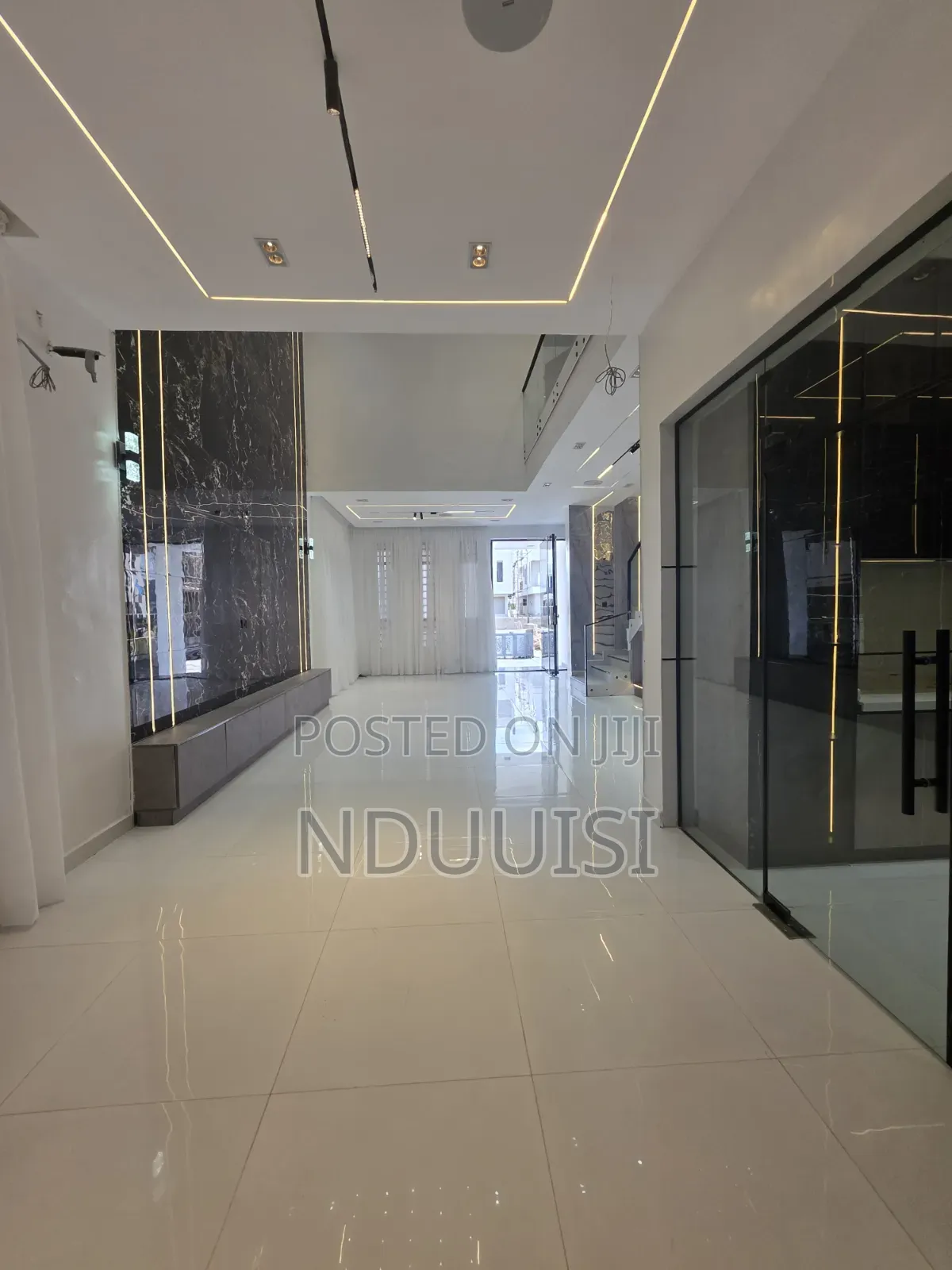 5bdrm Duplex in Discovery Estate, Chevron for sale