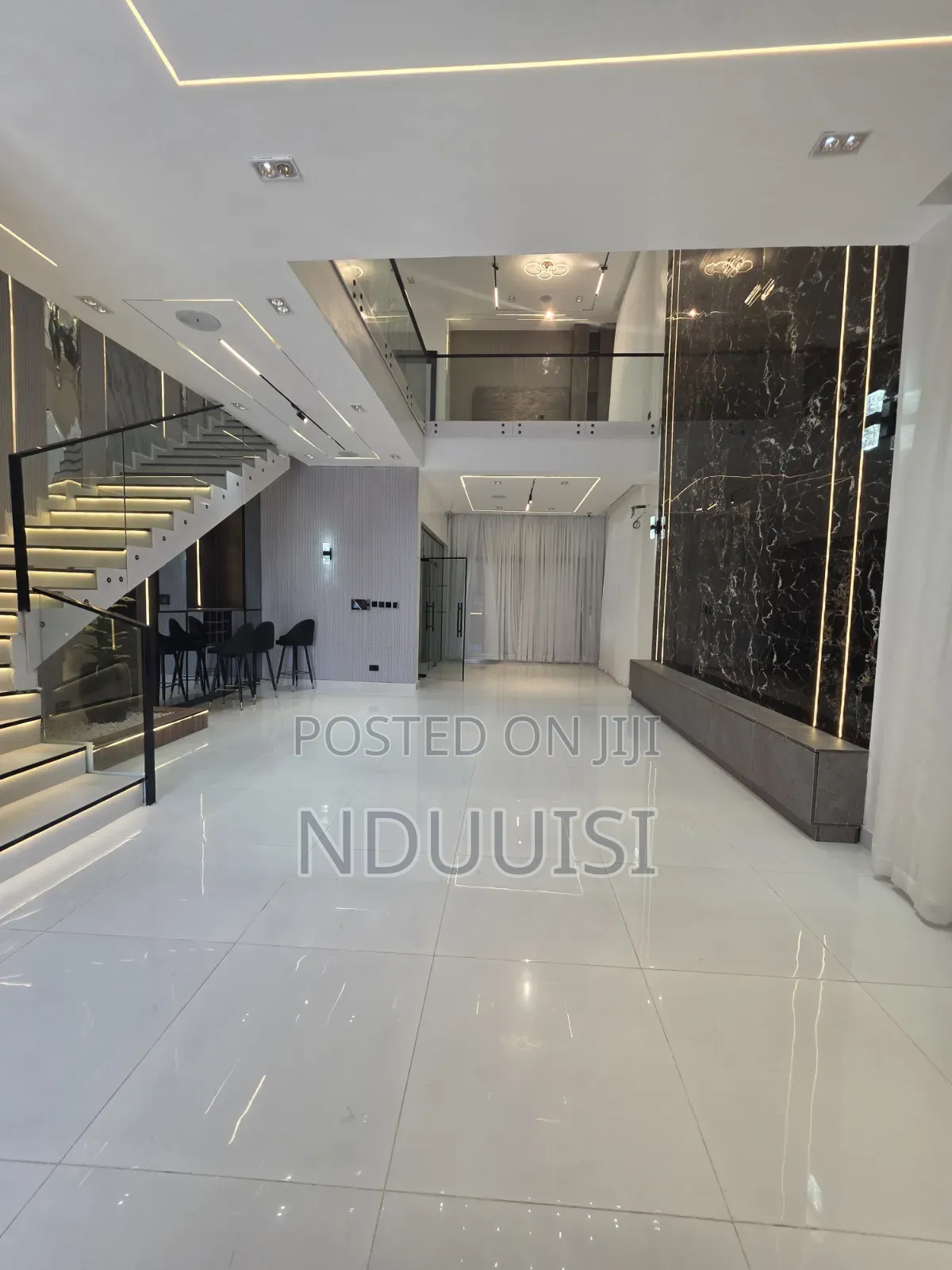 5bdrm Duplex in Discovery Estate, Chevron for sale