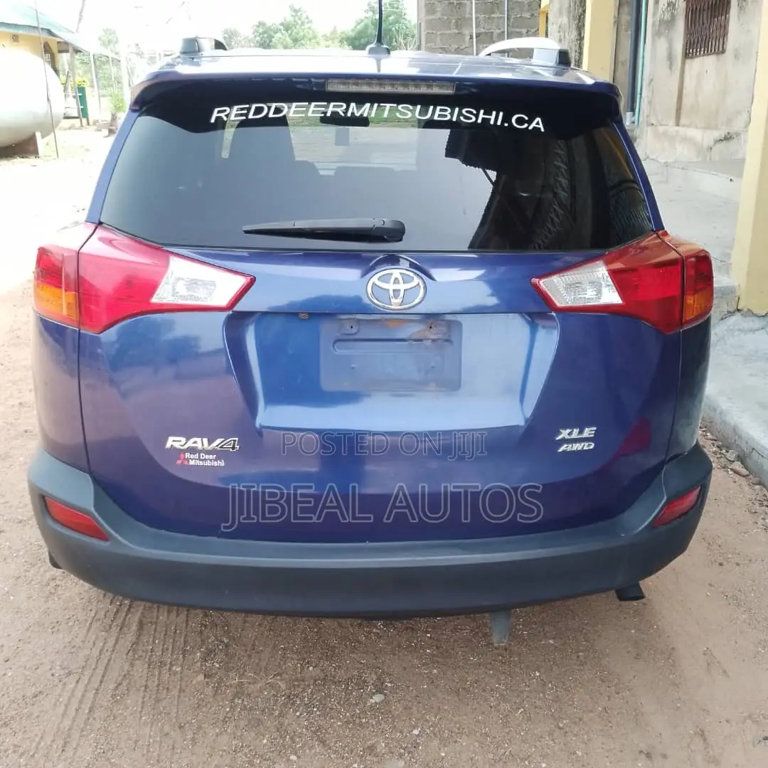 Toyota RAV4 XLE 4dr SUV AWD (2.5L 4cyl 6A) 2014 Blue