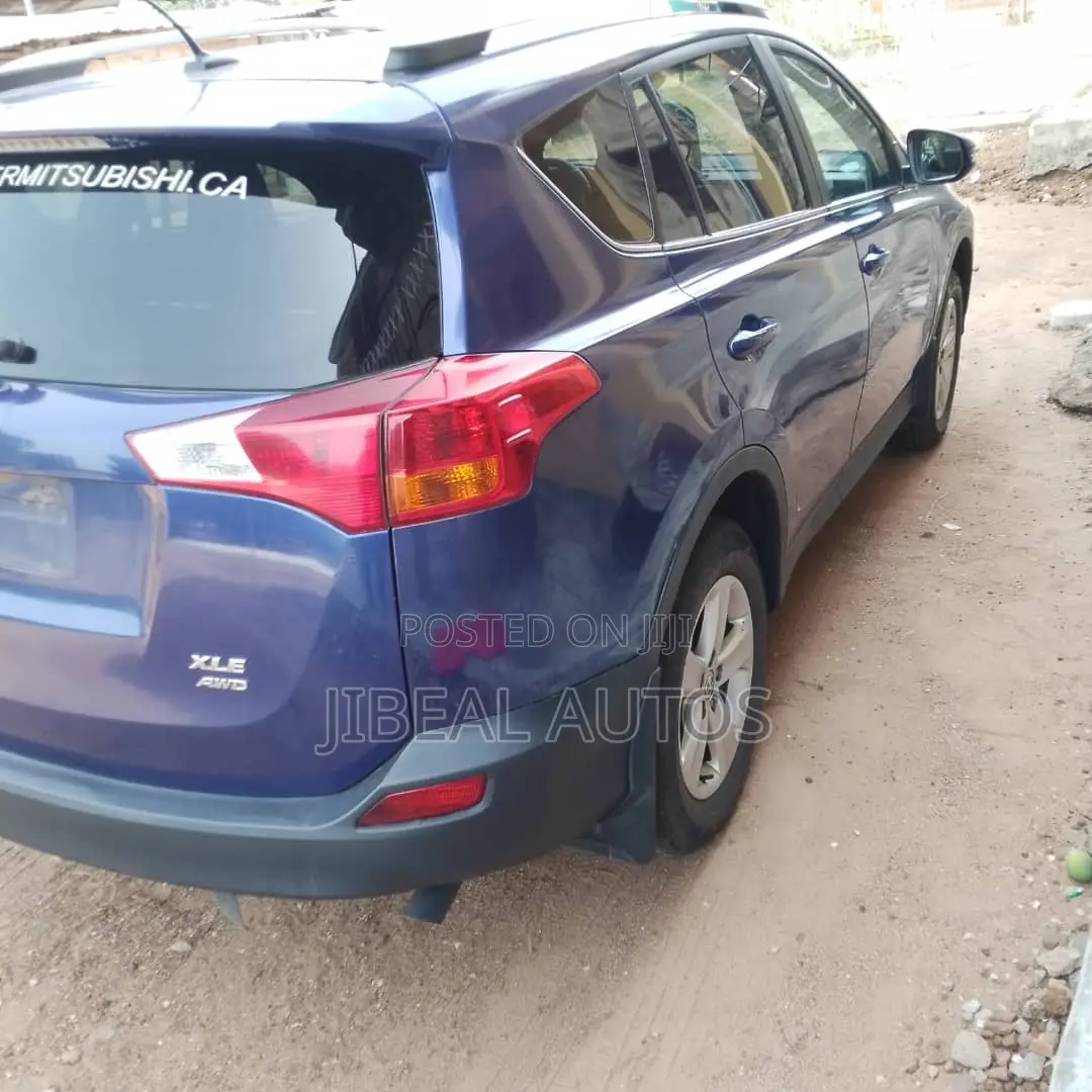 Toyota RAV4 XLE 4dr SUV AWD (2.5L 4cyl 6A) 2014 Blue