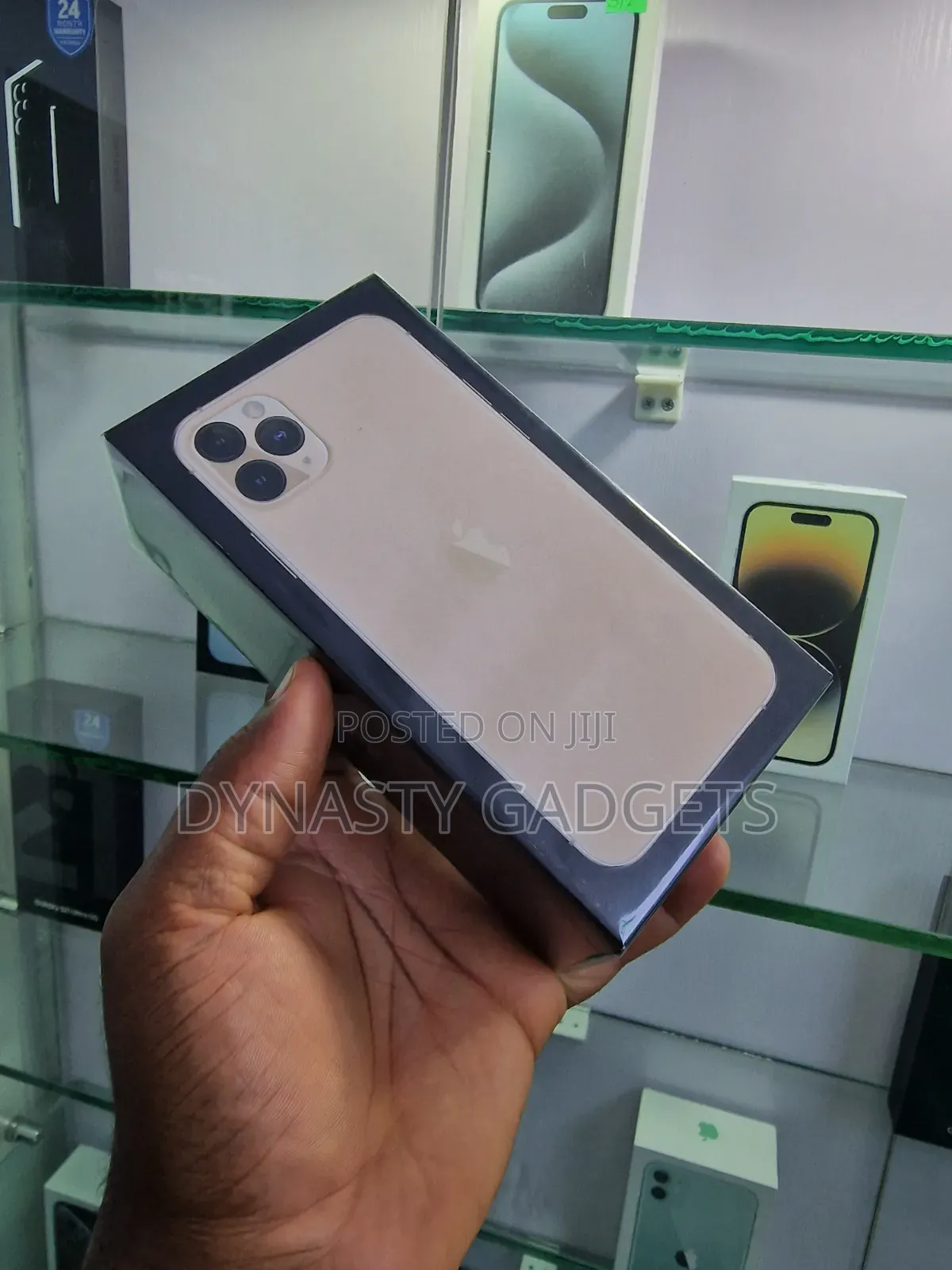 New Apple iPhone 11 Pro Max 256 GB Gold