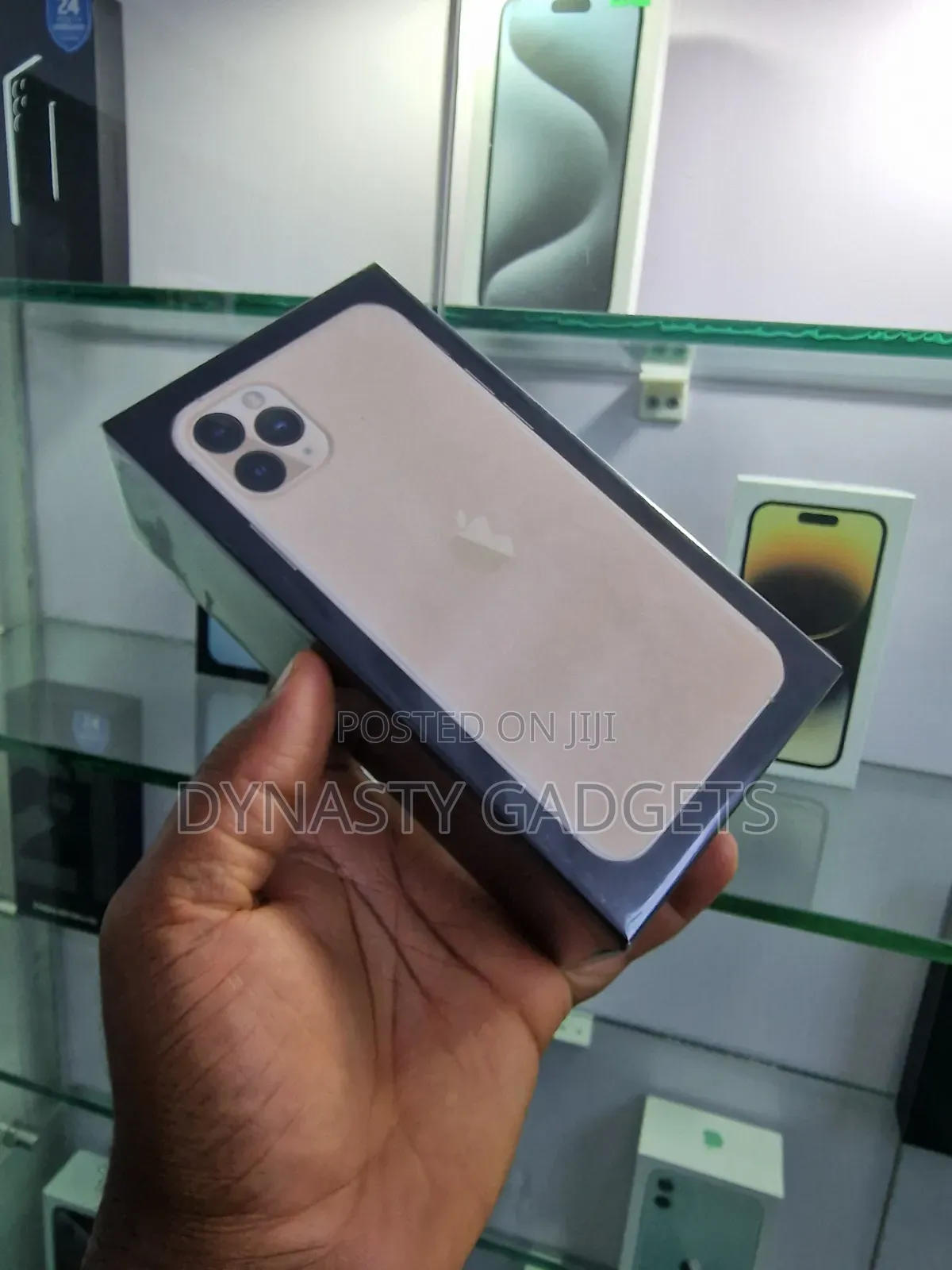New Apple iPhone 11 Pro Max 256 GB Gold