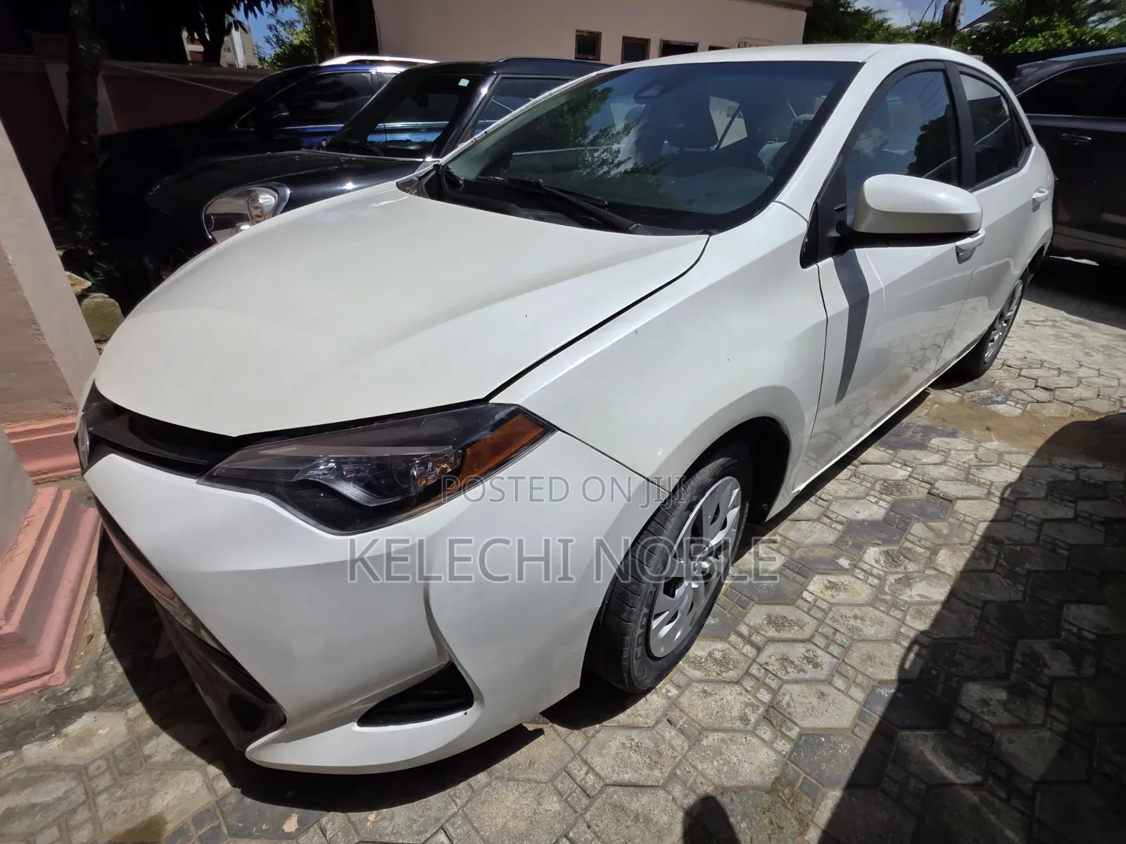 Toyota Corolla LE 4dr Sedan (1.8L 4cyl CVT) 2017 White