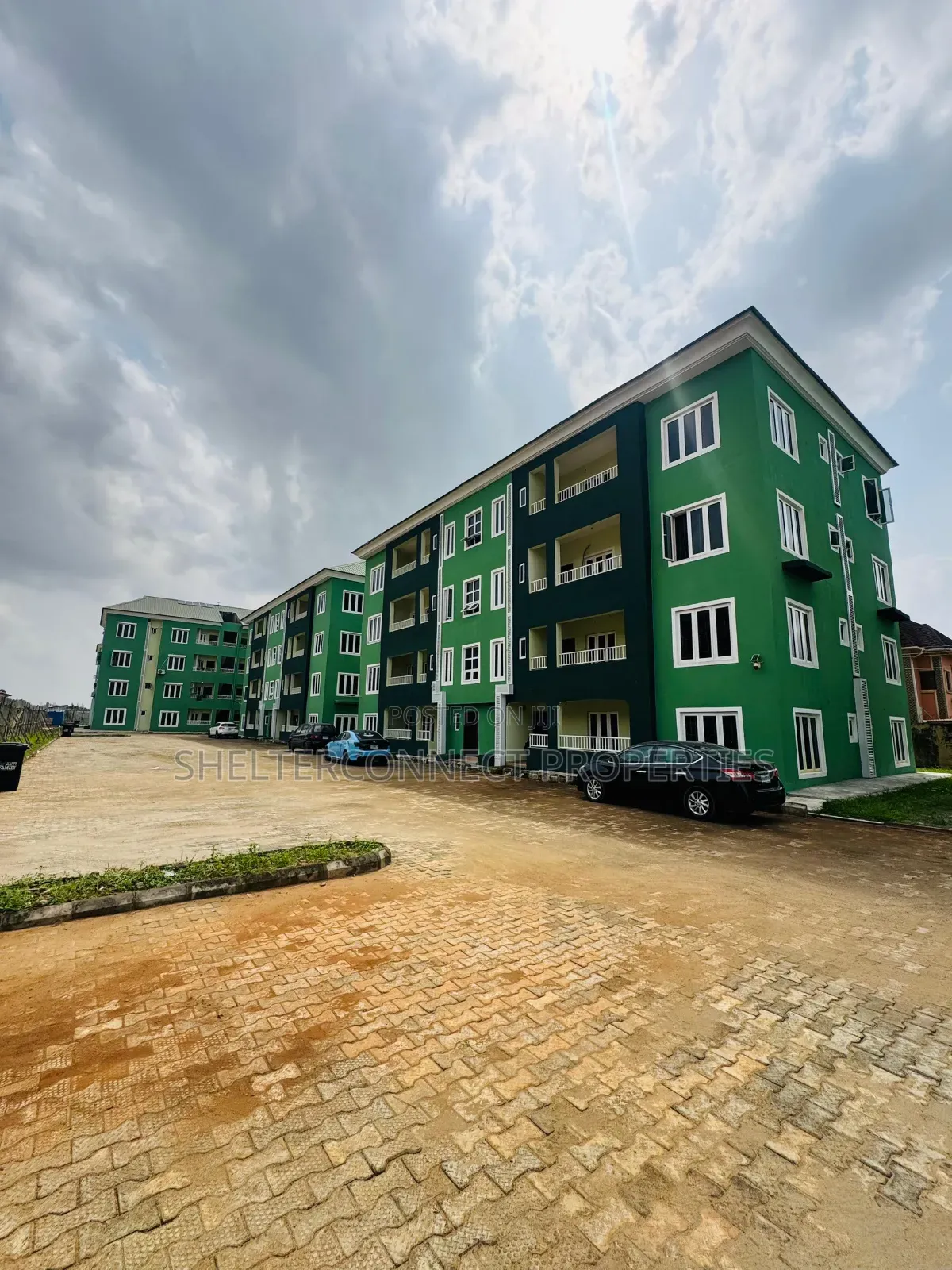 3bdrm Apartment in Osapa london for sale