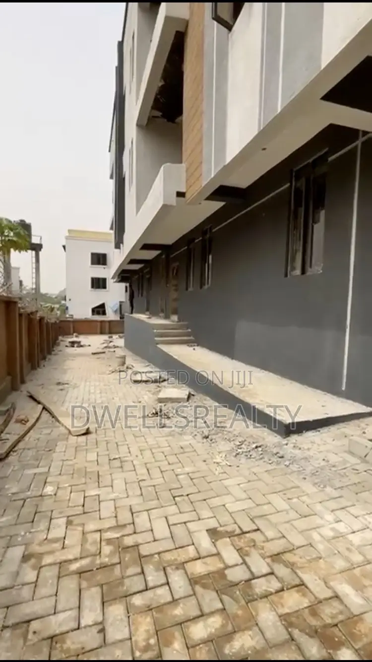 2 Bedroom Apartment on Fr Sale in Wuse.