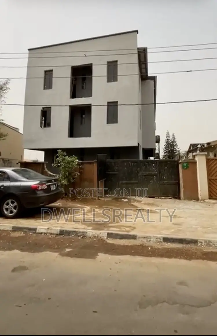 2 Bedroom Apartment on Fr Sale in Wuse.