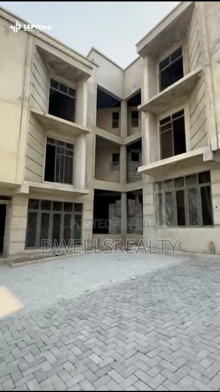 4bdrm Duplex in Planet 1021 By, Life Camp for sale
