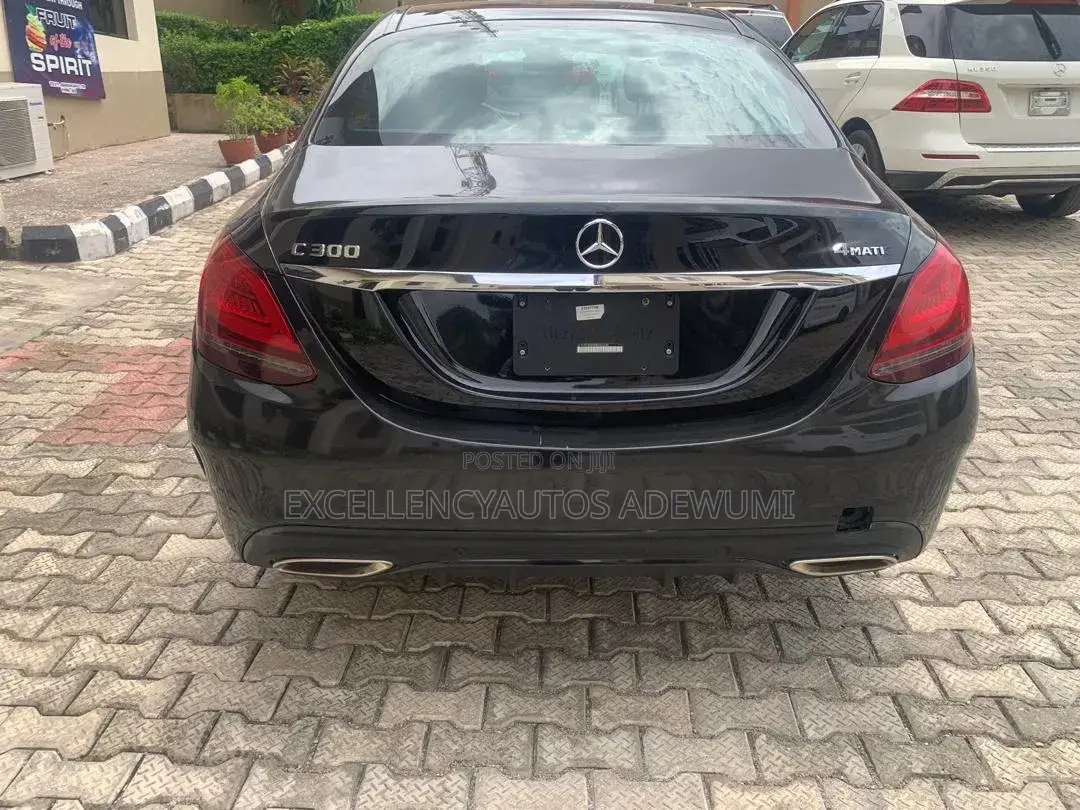 Mercedes-Benz C300 2021 Black