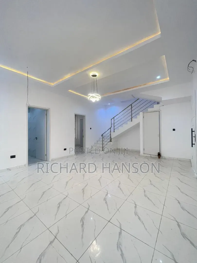 4bdrm Duplex in Villa, Ikota for rent