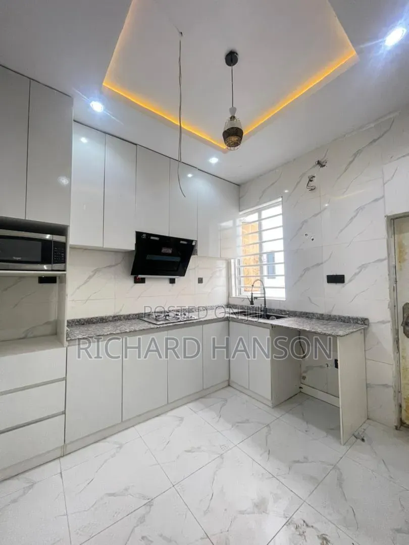 4bdrm Duplex in Villa, Ikota for rent