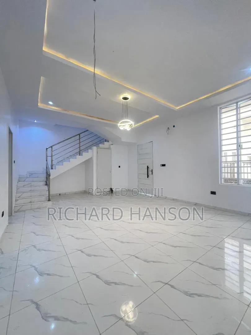 4bdrm Duplex in Villa, Ikota for rent