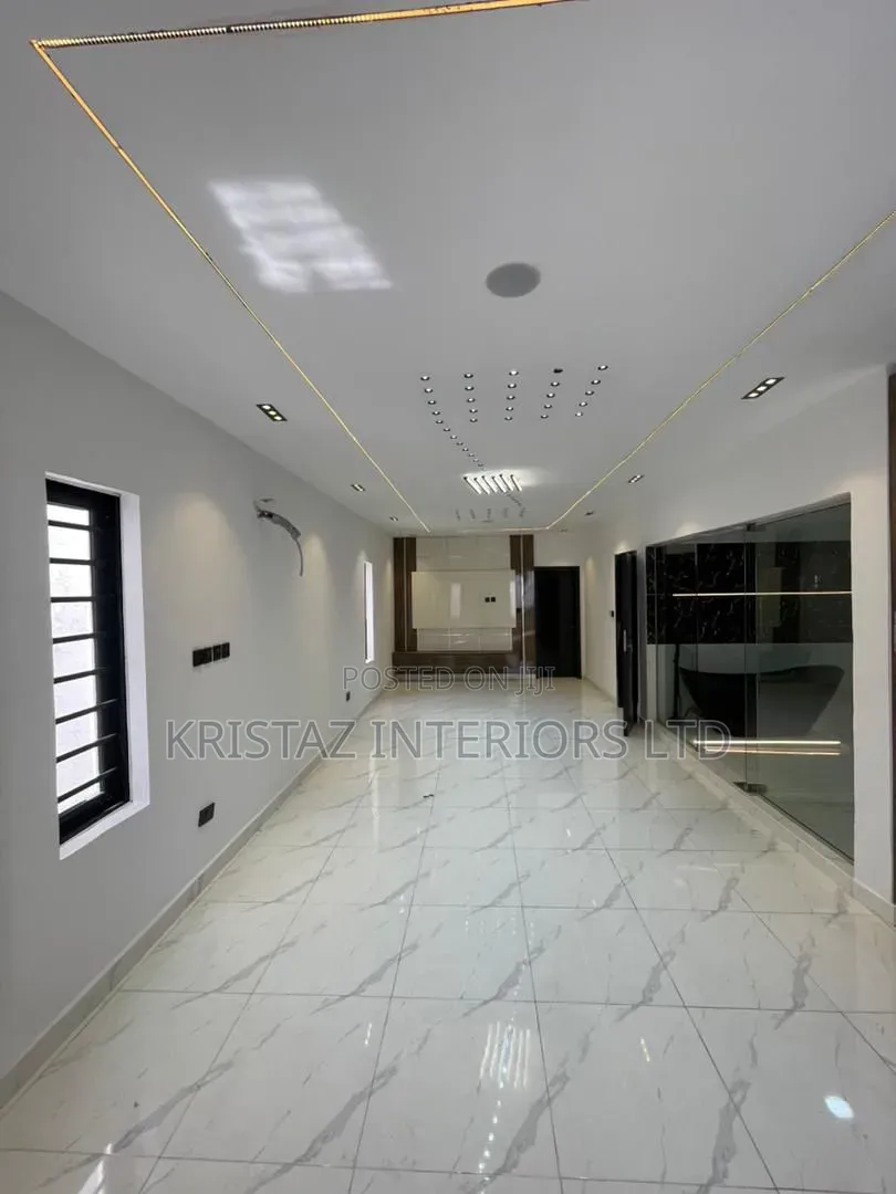 5bdrm Duplex in Lekki Phase 2 for sale