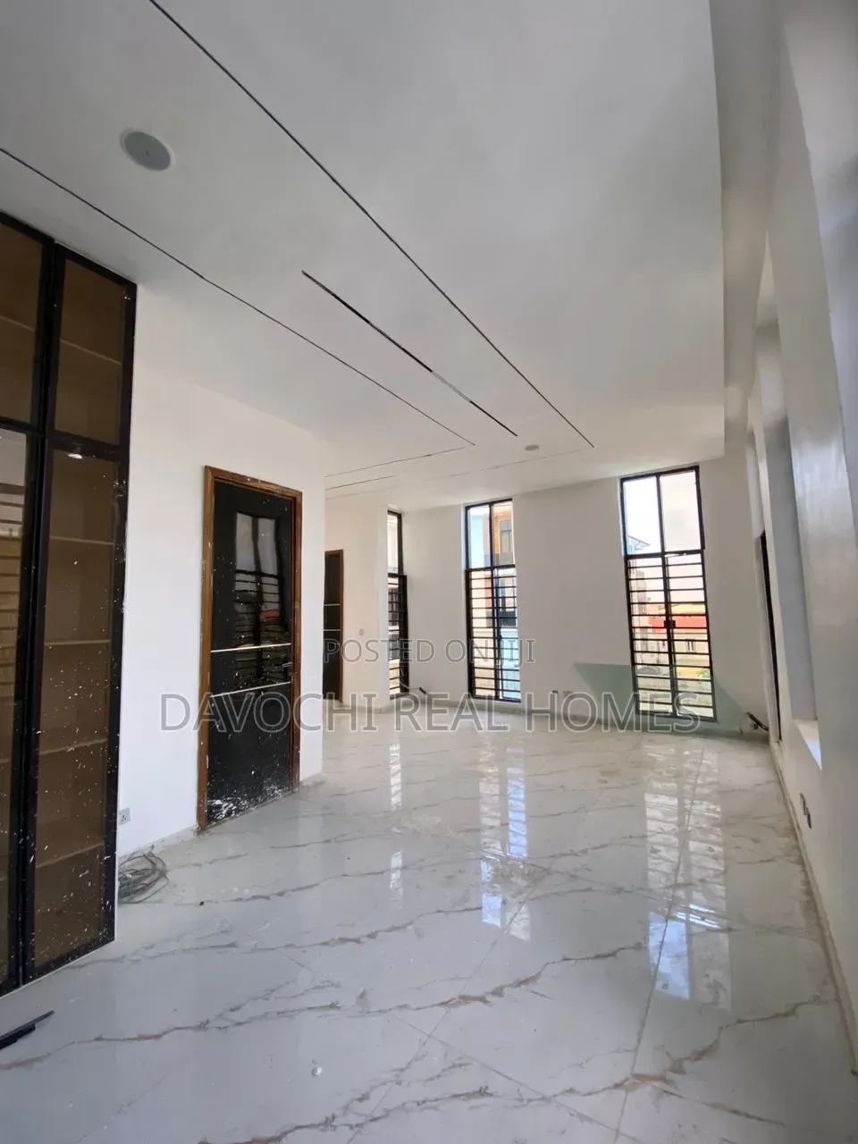 5bdrm Duplex in Chevron for sale