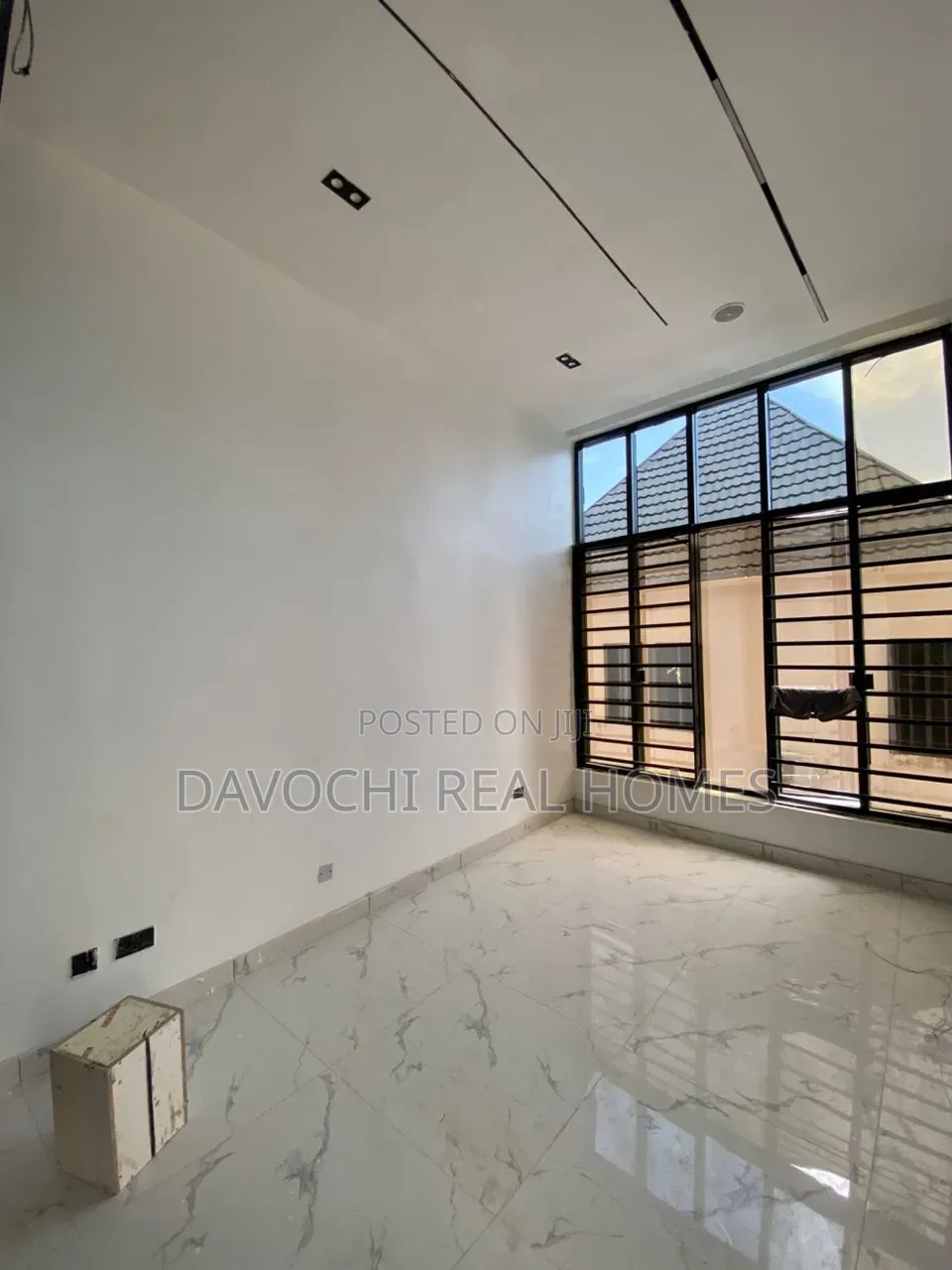 5bdrm Duplex in Chevron for sale