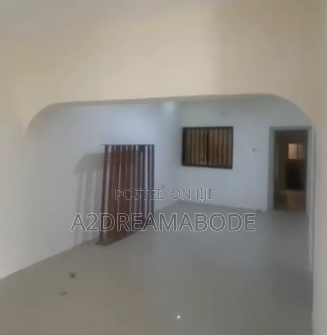3bdrm Apartment in Magodo Phase 2 Gra for rent