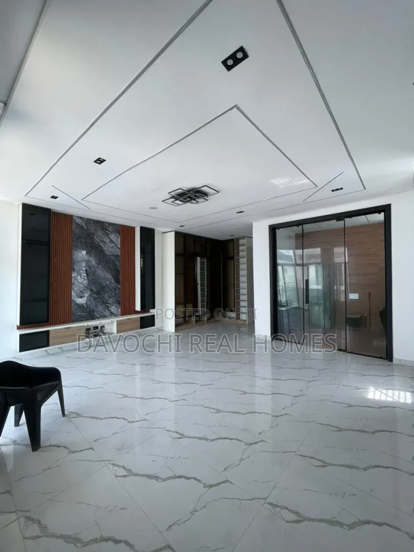 5bdrm Duplex in Lekki Phase 1 for sale