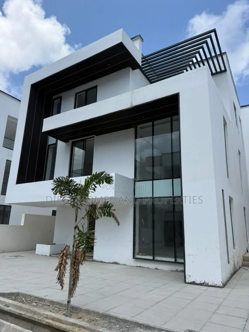 5bdrm Duplex in Lekki Phase 1 for sale