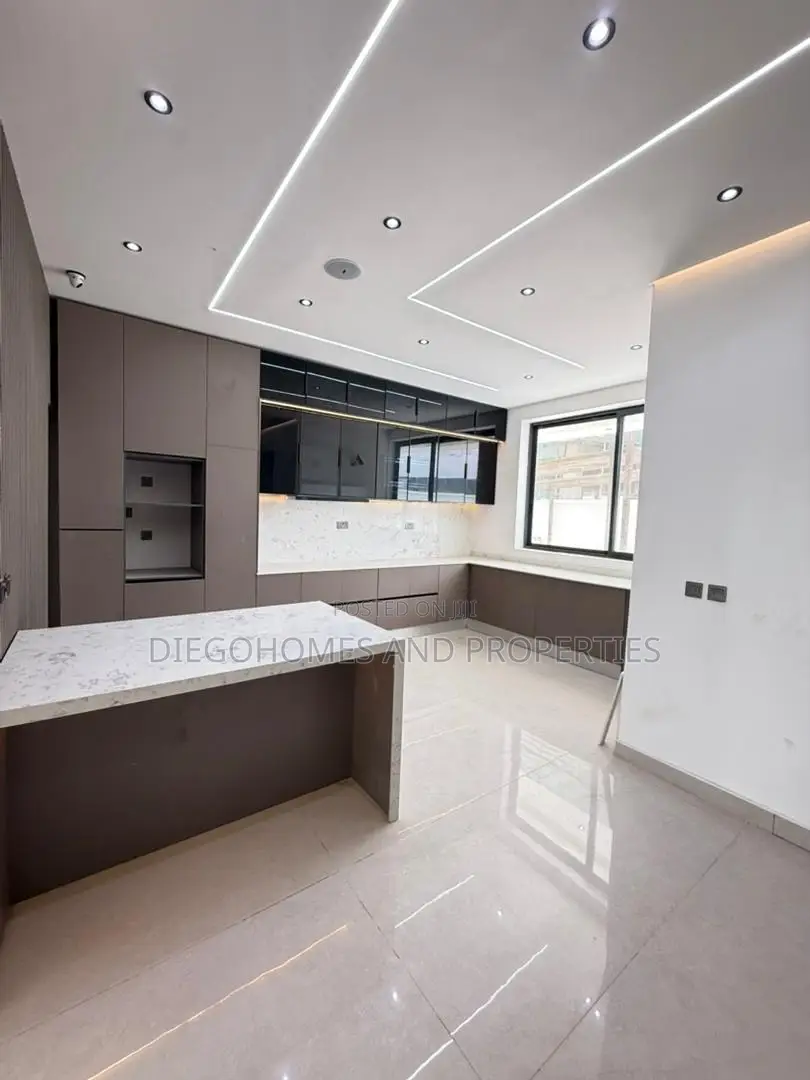 5bdrm Duplex in Lekki Phase 1 for sale
