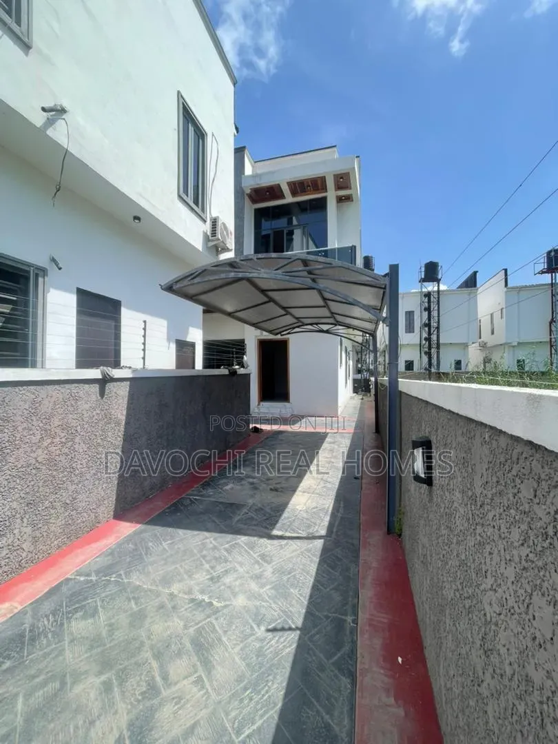 4bdrm Duplex in Lekki Phase 1 for sale
