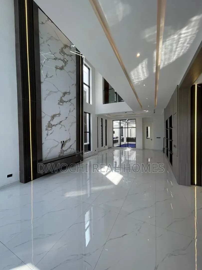 5bdrm Duplex in Ikota for sale