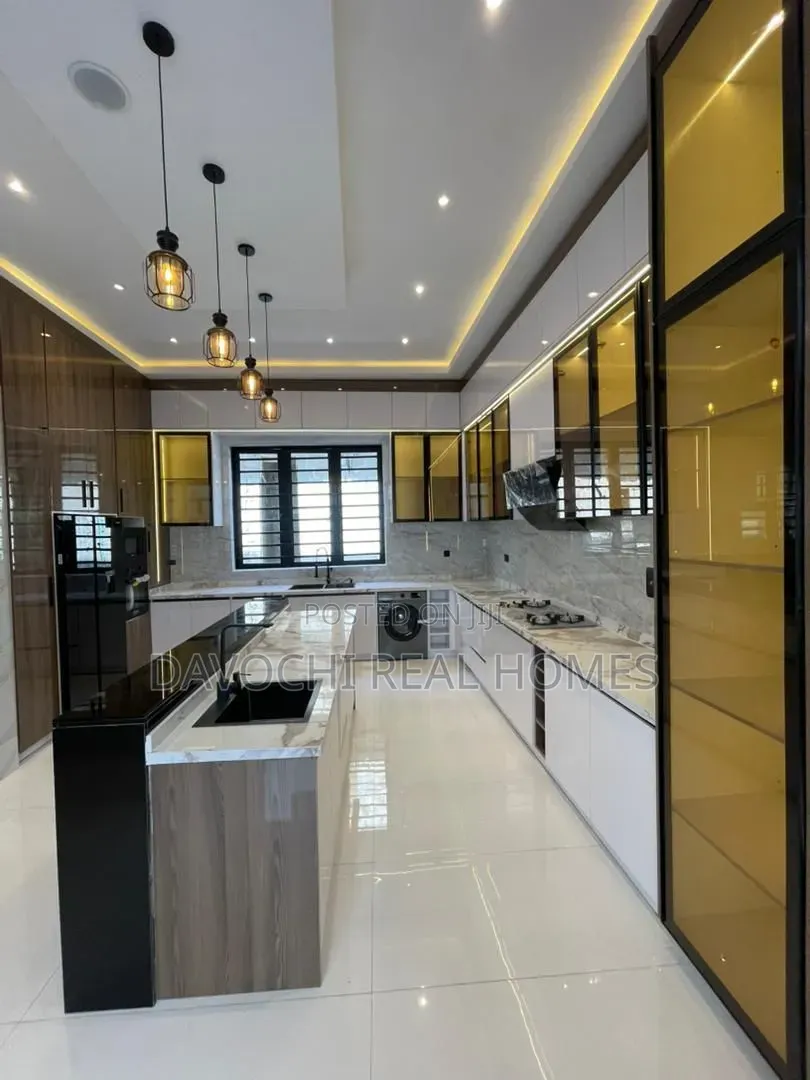 5bdrm Duplex in Ikota for sale