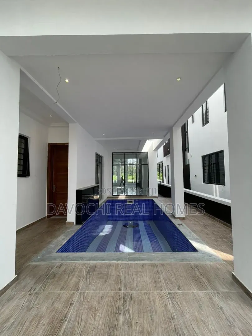 5bdrm Duplex in Ikota for sale