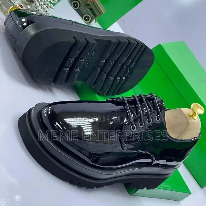 Chunk-Laced Shoe