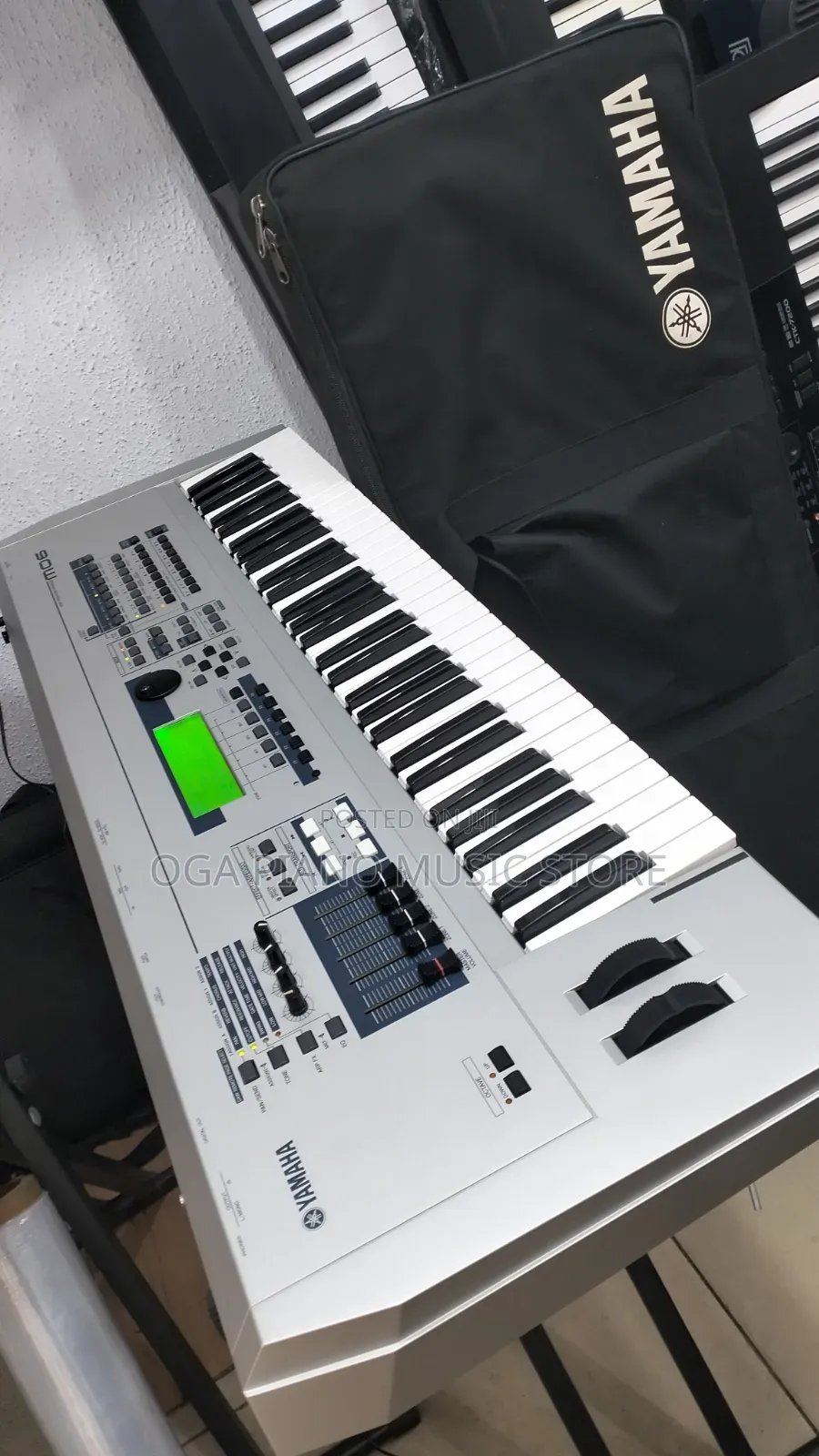 Yamaha Mo6 Professional Advanced Digital Synthesizer Workstation