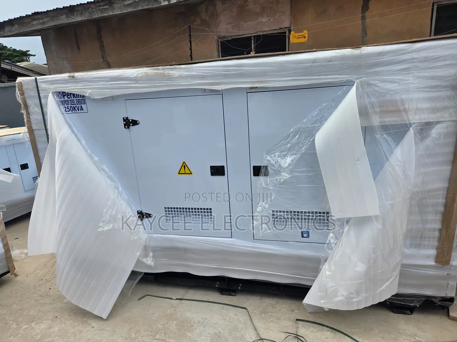 250kva Perkins Soundproof Generator – Low Fuel Consumption Engine
