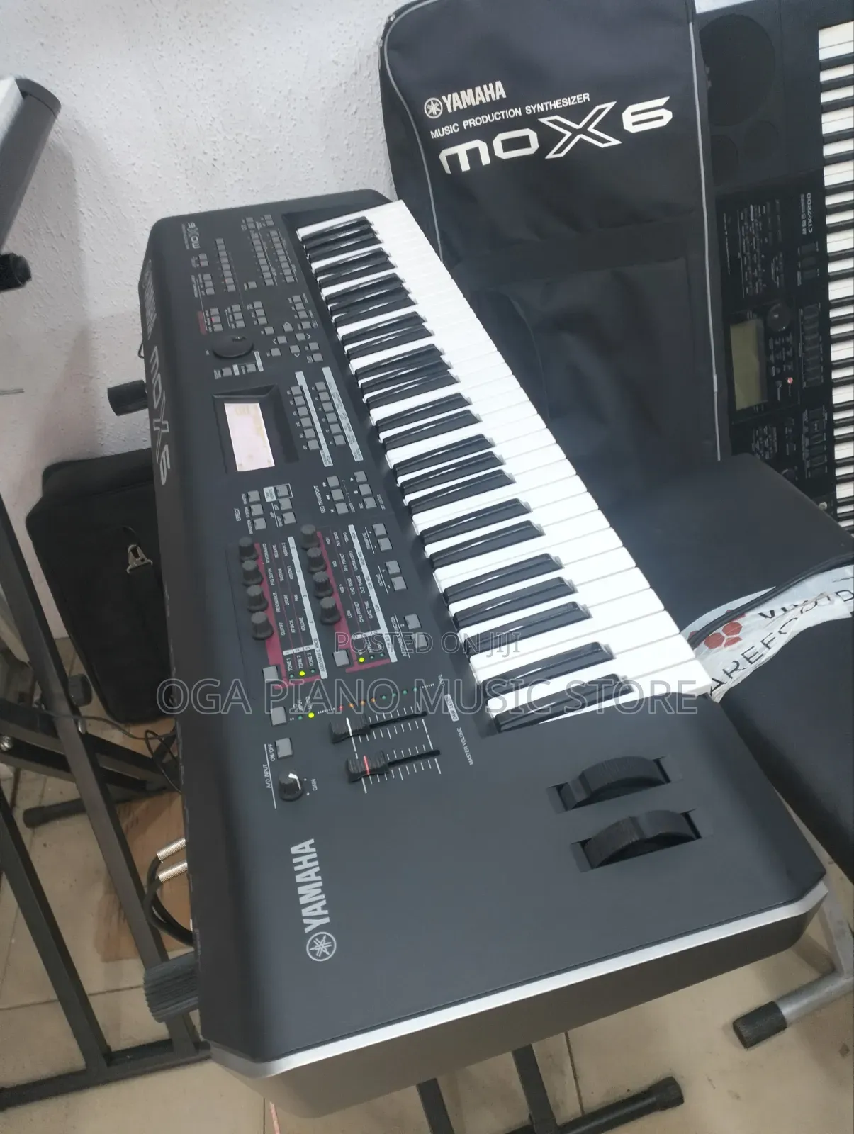 Yamaha Mox6 Professional Advanced Digital Synthesizer Workstation