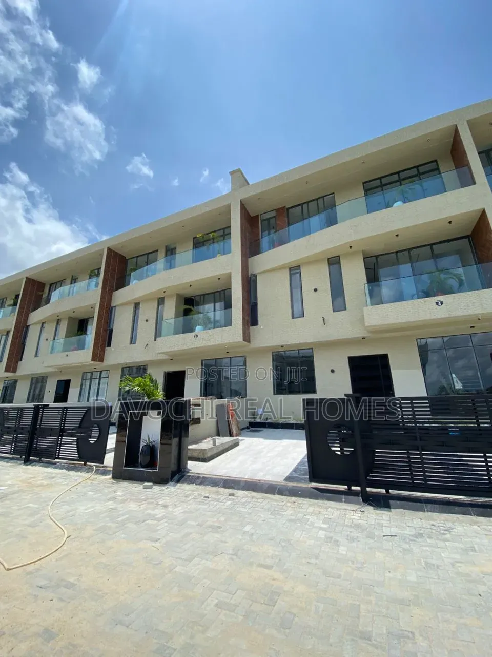 5bdrm Duplex in Lekki Phase 1 for sale