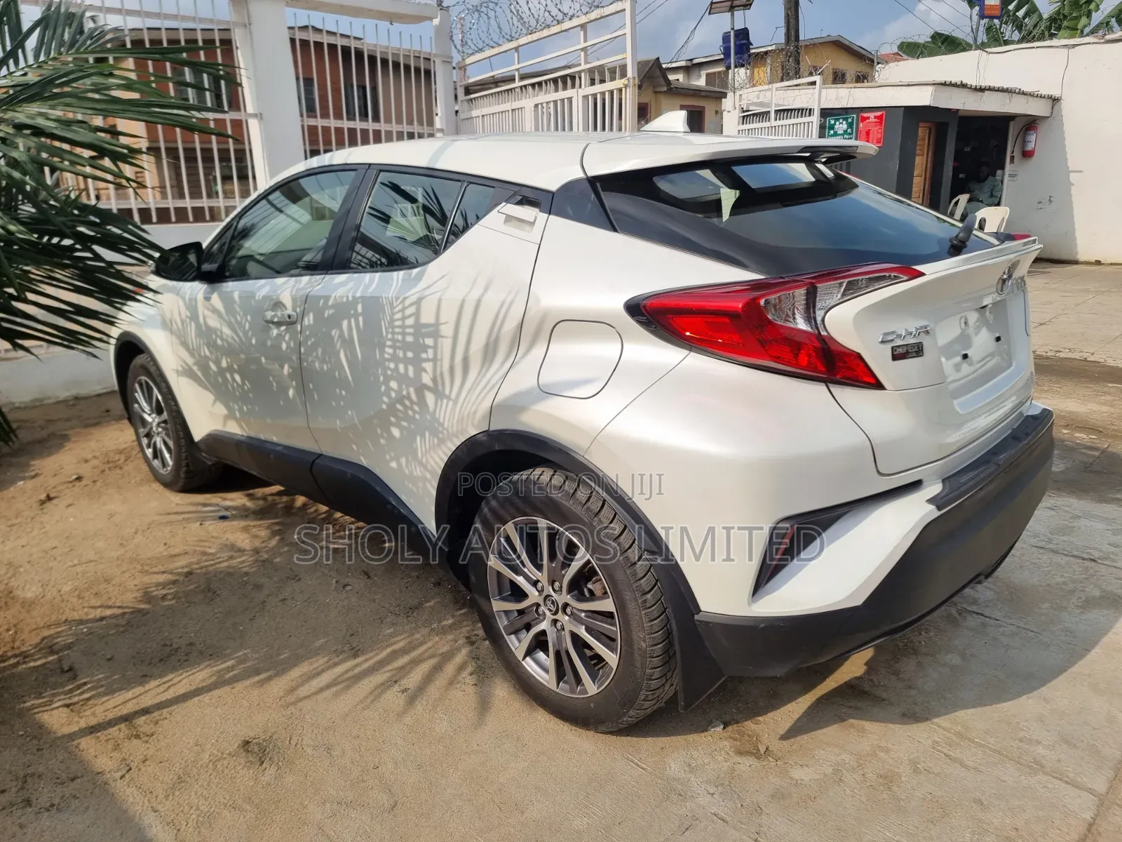 Toyota C-HR XLE FWD 2020 White