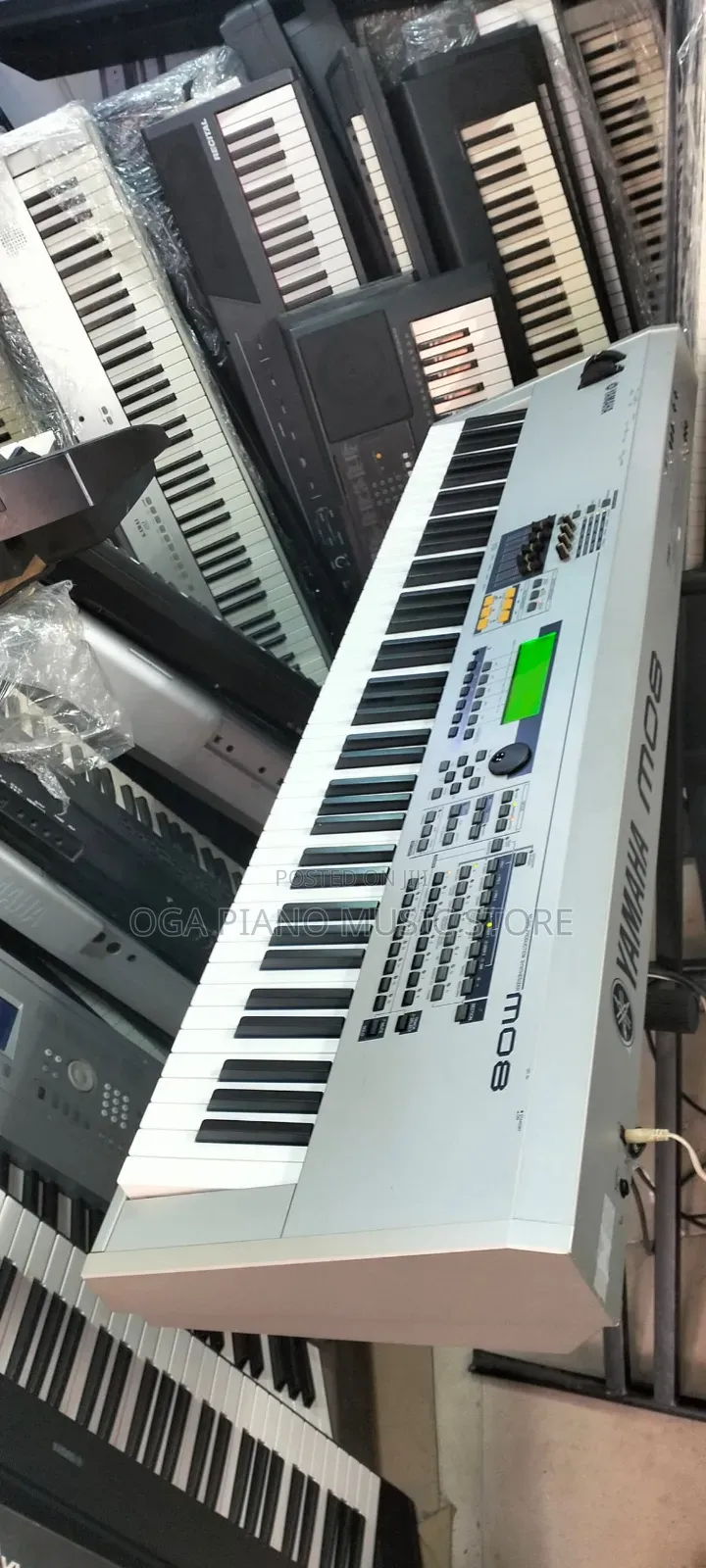 Yamaha Mo8 Professional Advanced Synthesizer Workstation Keyboard