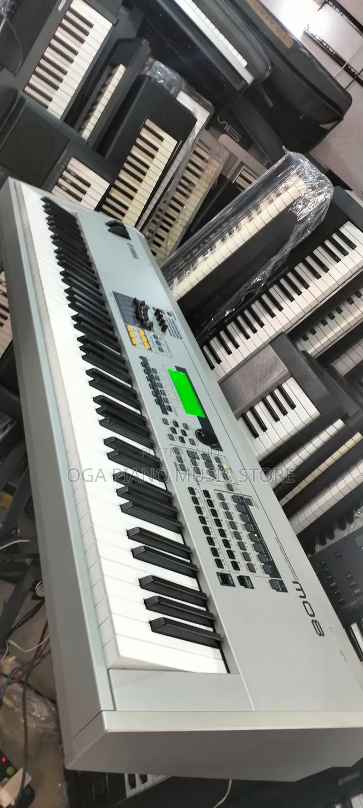 Yamaha Mo8 Professional Advanced Synthesizer Workstation Keyboard