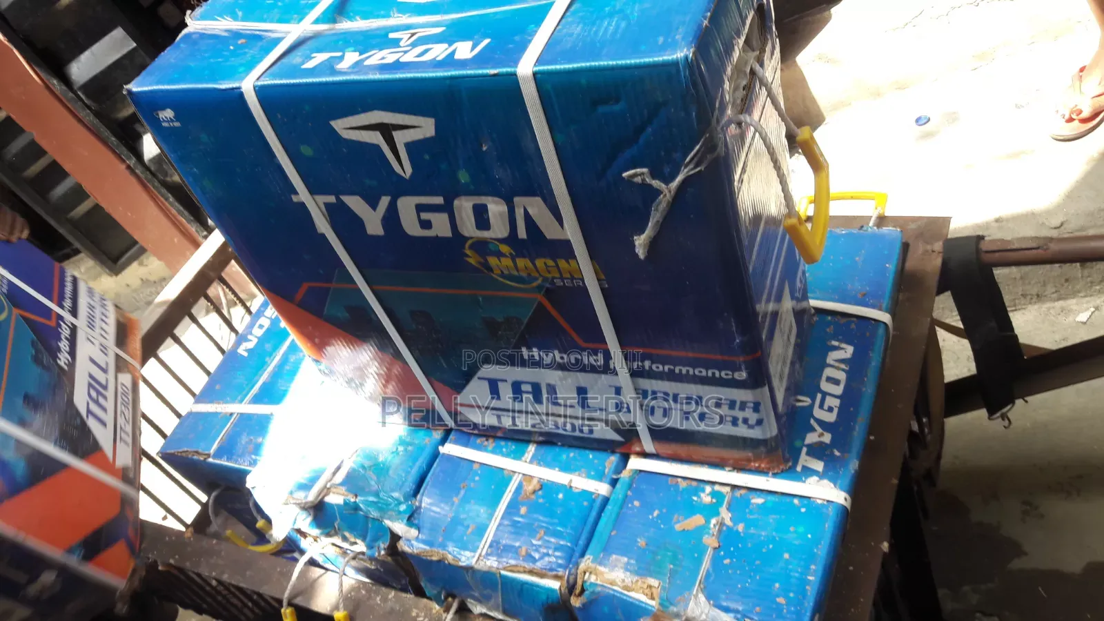 Solar Tubular Battery 230arms 12v