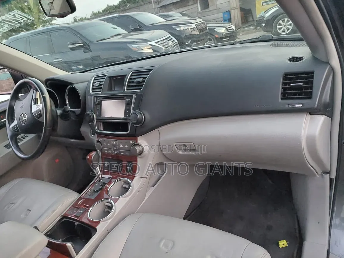 Toyota Highlander 2013 Gray
